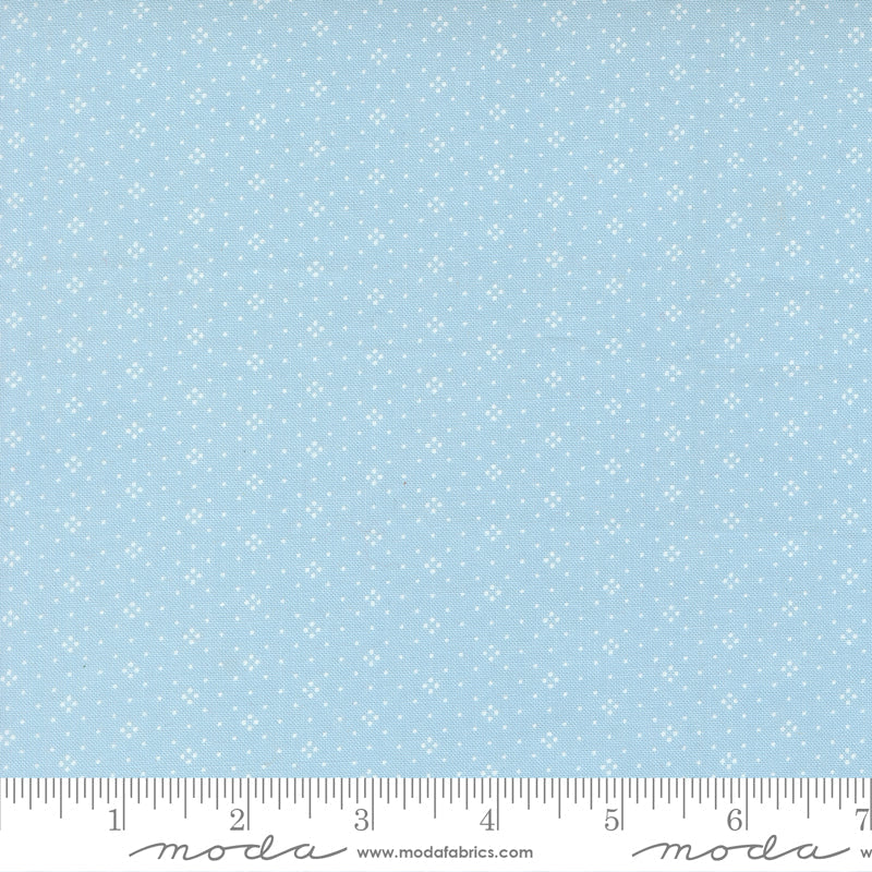 Eyelet Forget Me Not Light Blue scale